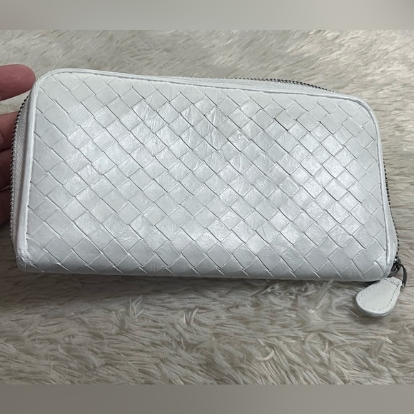 Bottega Veneta Snow White Intrecciato Wallet - Picture 3 of 7
